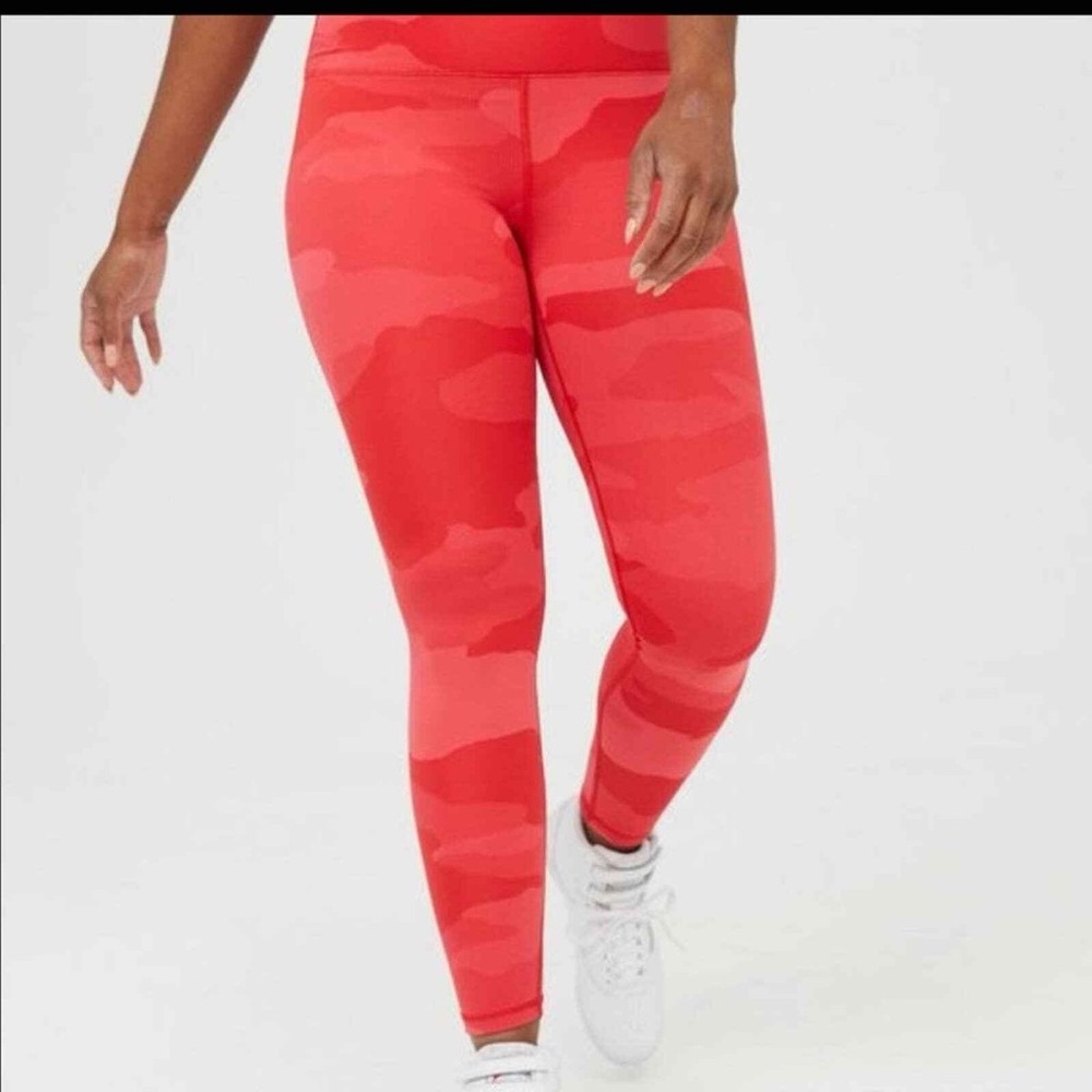 Aerie OFFLINE Red Camo High Waisted Legging Size Medium